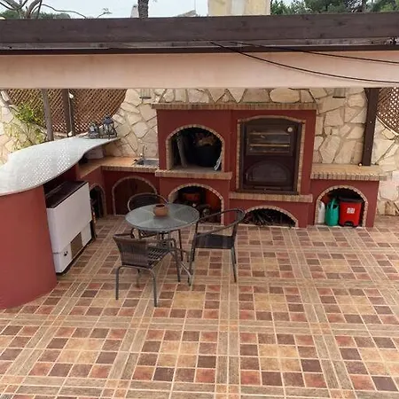 Con Piscina Y Bbq Villa *